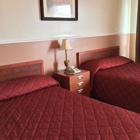 Auberge Du Lac Beauchamp Gatineau Room photo